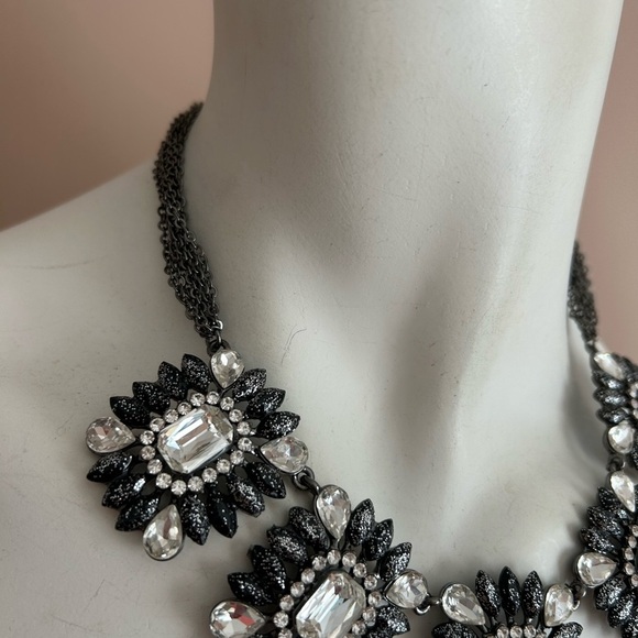 4/$50 Elegant Black and Silver Statement Necklace 16 inches 💝 - Picture 3 of 8